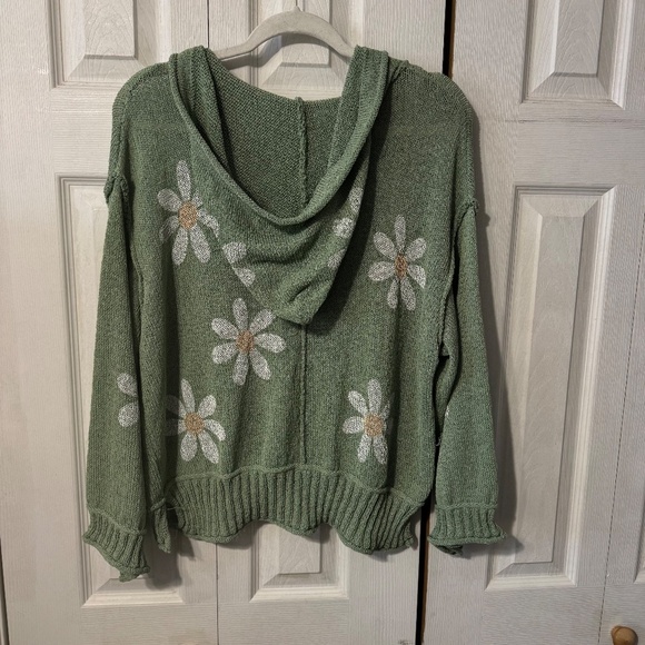POL Daisy Print Sage Green Hooded V-Neck Oversized Small Sweater - Picture 3 of 3